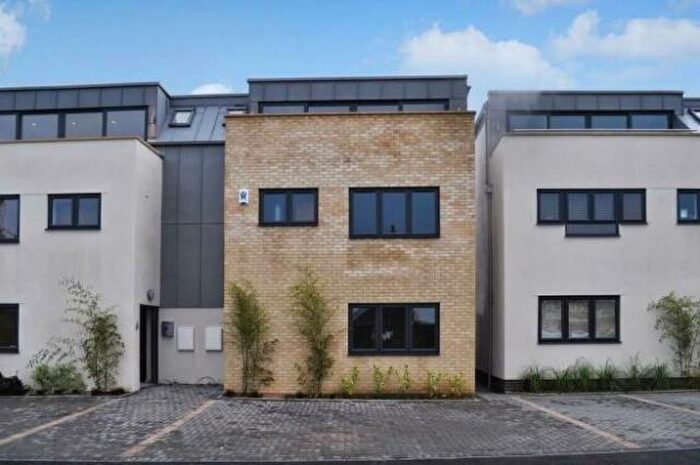 1 Bedroom House To Rent In Blenheim Road, Kidlington, OX5