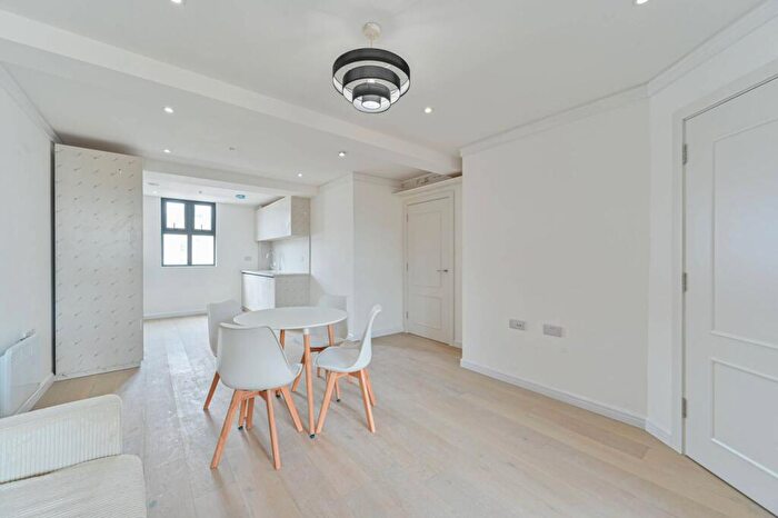 2 Bedroom Flat To Rent In Lewisham High Street, Lewisham, London, SE13