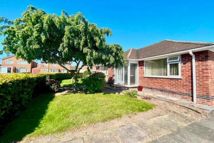 2 Bedroom Bungalow To Rent In Oakfield Road, Nottingham, NG8