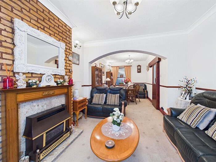 3 Bedroom End Terrace House For Sale In Bicester Road, Aylesbury, Buckinghamshire, HP19