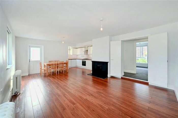 2 Bedroom Flat To Rent In St Annes Close, London, N6