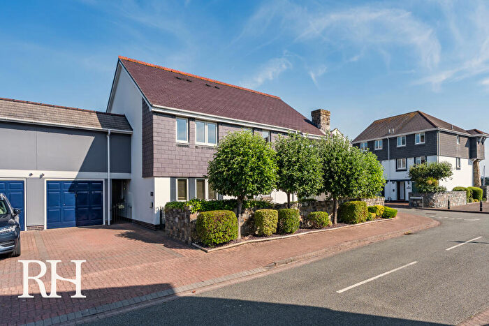 2 Bedroom Flat To Rent In Meirion Drive, Conwy, LL32