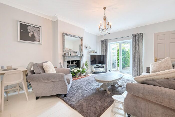 1 Bedroom Flat For Sale In High Street, Brentwood, CM14