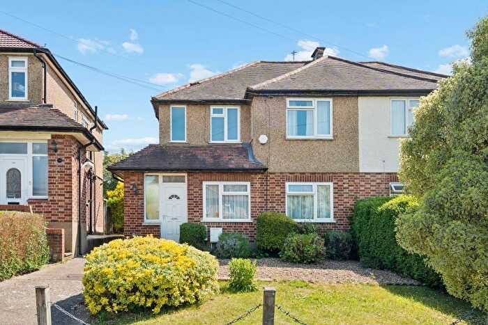2 Bedroom Maisonette For Sale In Alandale Drive, Pinner, HA5