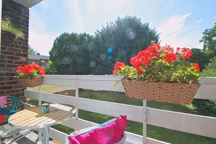 1 Bedroom Flat To Rent In Warwick Road, Redhill, RH1