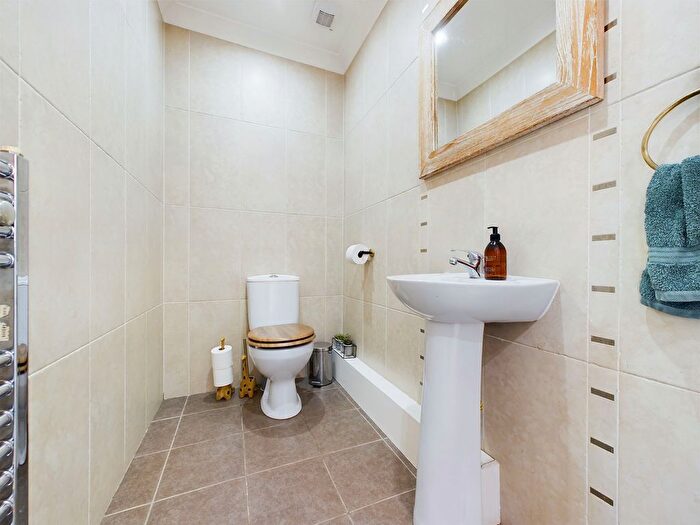 5 Bedroom Detached House For Sale In Raeburn Common, Pettinain, ML11