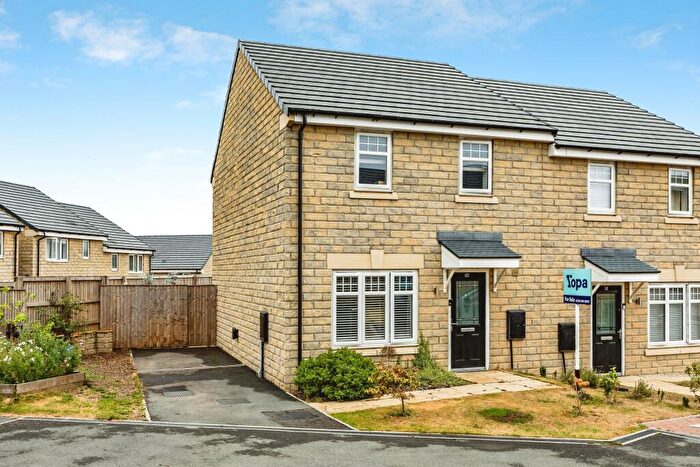 3 Bedroom Semi-Detached House For Sale In Francis View, Huddersfield, HD2