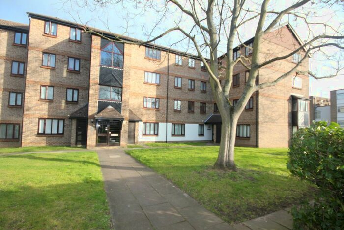 1 Bedroom Flat To Rent In Chalkstone Close, Welling DA16