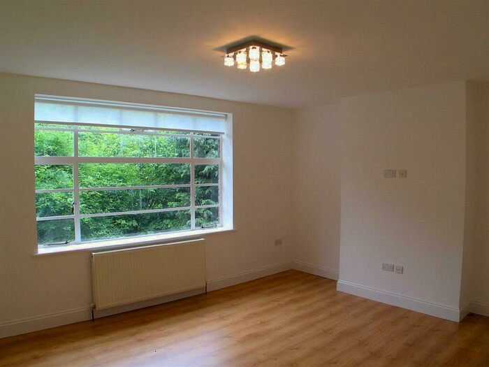 3 Bedroom Flat To Rent In Brookland Rise Hampstead Garden Suburb, NW11