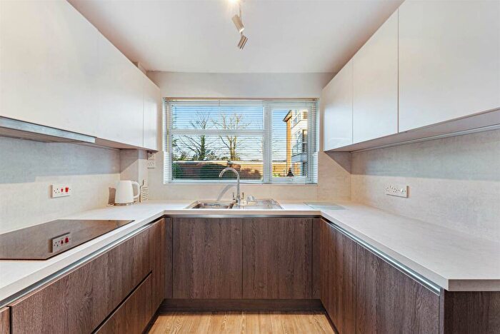 2 Bedroom Apartment For Sale In Wrayton Lodge, Whitehall Road, Sale, M33