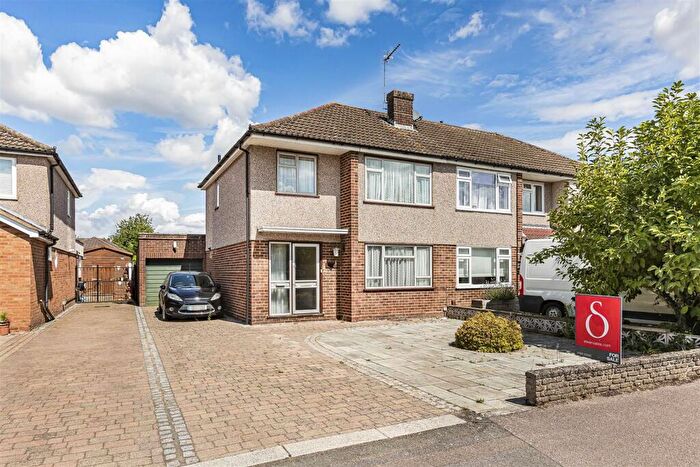 3 Bedroom Semi-Detached House For Sale In Woodhall Close, Bengeo, SG14