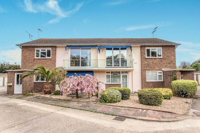 2 Bedroom Flat To Rent In Grand Avenue, Worthing, BN11