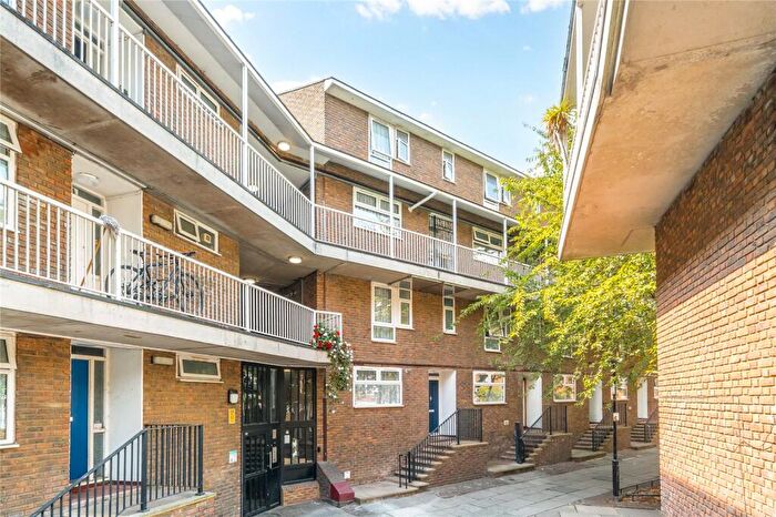 3 Bedroom Maisonette For Sale In Kildare Walk, Poplar, London, E14