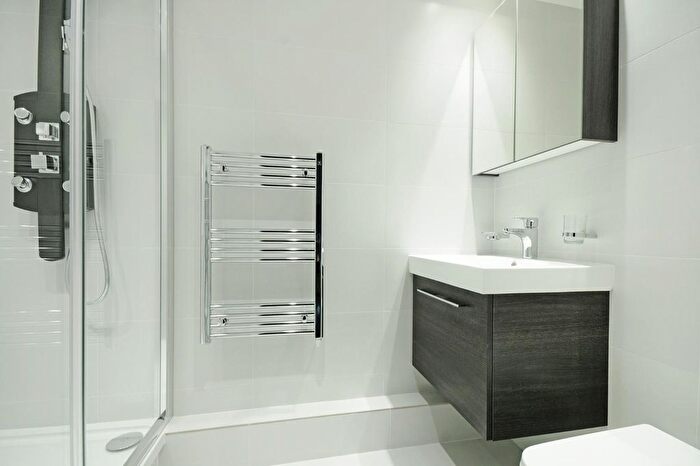 3 Bedroom Flat To Rent In St. Johns Wood Park, London, NW8