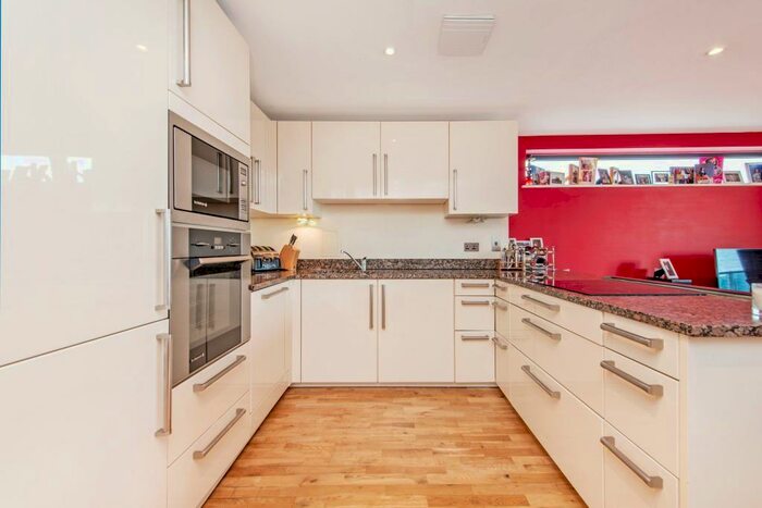 3 Bedroom Flat To Rent In Chrisp Street, Chrisp Street, London, E14