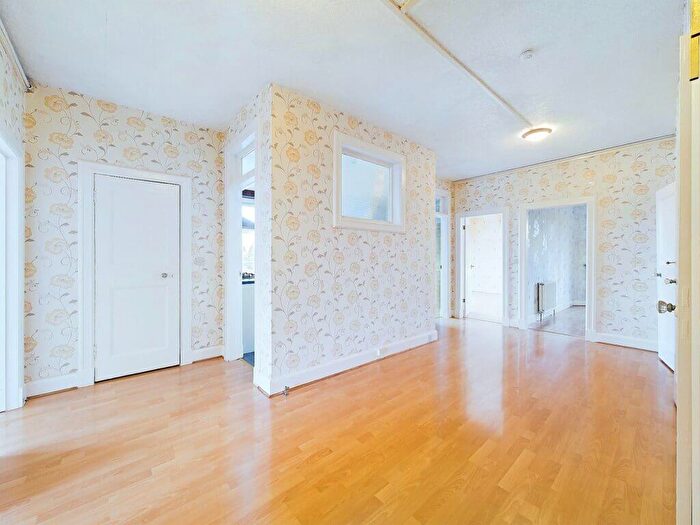 2 Bedroom Flat For Sale In / Glasgow Road, Corstorphine, EH12