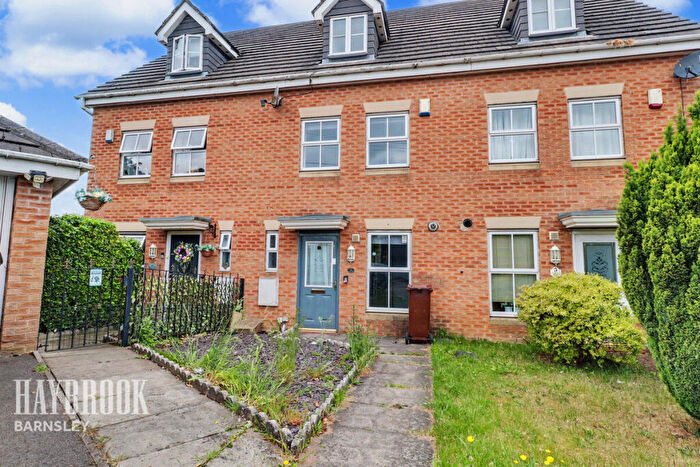 3 Bedroom Town House For Sale In Stoney Croft, Hoyland, S74
