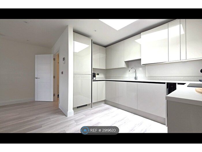 1 Bedroom Flat To Rent In Spring House, Ascot, SL5