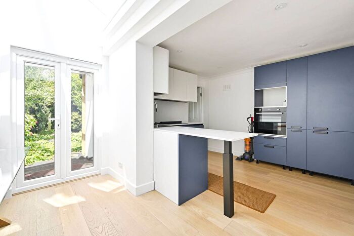 1 Bedroom Flat To Rent In Lebanon Gardens, Wandsworth, London, SW18