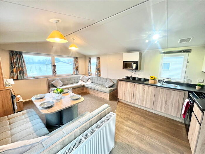 3 Bedroom Park Home For Sale In Breydon Water Holiday Park, NR31