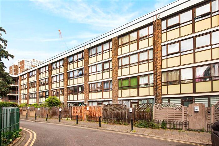 3 Bedroom Flat To Rent In St. John's Estate, St. John's Estate, N1
