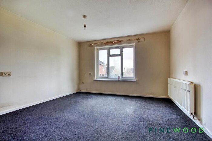 1 Bedroom Flat For Sale In Harehill Road, Grangewood, Chesterfield, Derbyshire, S40