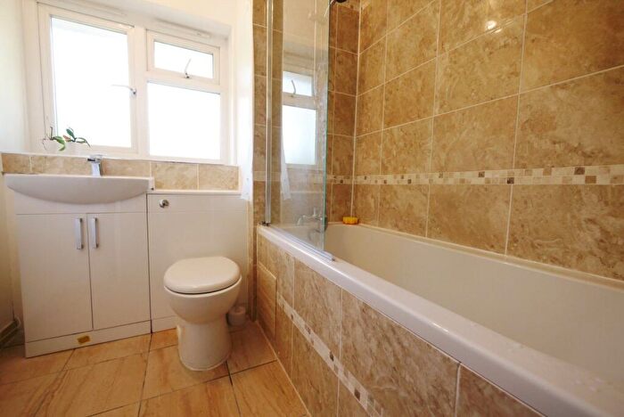 2 Bedroom Apartment To Rent In St Stephens Crescent, Brentwood, CM13