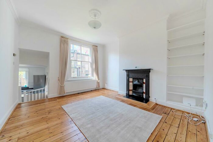 2 Bedroom Apartment To Rent In Carlingford Road, Hampstead, NW3