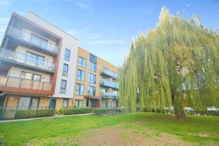 1 Bedroom Flat To Rent In Ashflower Drive, Romford, Essex, RM3