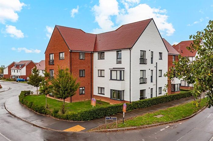 2 Bedroom Flat For Sale In Nova Avenue, Faversham, ME13