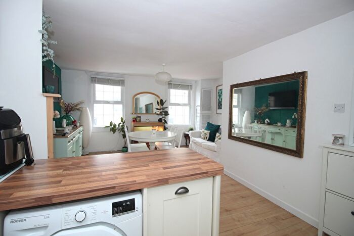 1 Bedroom Flat To Rent In High Street, Twerton, Bath, BA2
