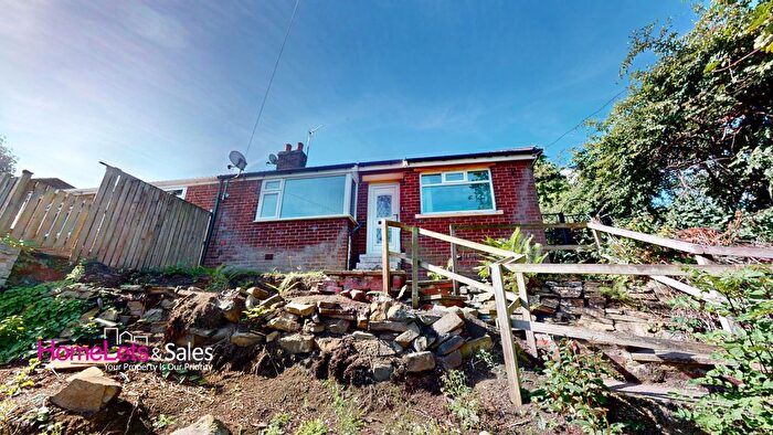 2 Bedroom Semi-Detached Bungalow To Rent In Moore Avenue, Bradford, BD7