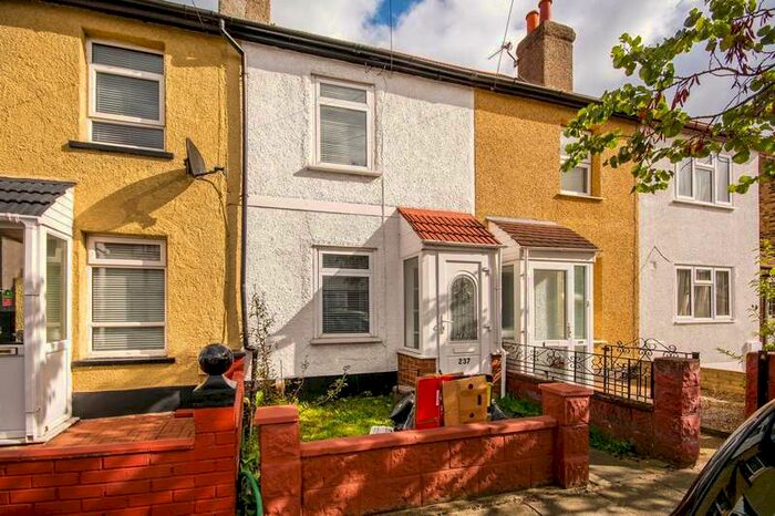 2 Bedroom House To Rent In Tamworth Lane, Mitcham, CR4