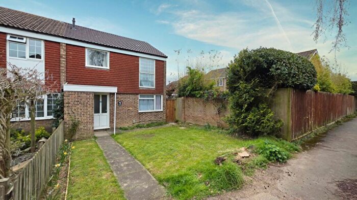 3 Bedroom End Of Terrace House For Sale In Kingsley Road, Horley, Surrey, RH6