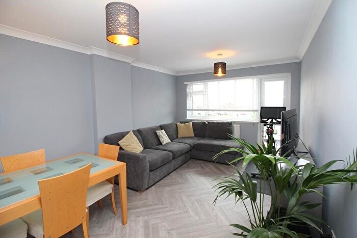 2 Bedroom Apartment To Rent In Walman House, St. Ediths Court, CM12