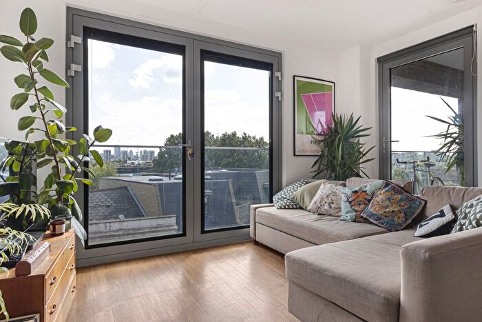 1 Bedroom Flat To Rent In Boleyn Road, London, N16