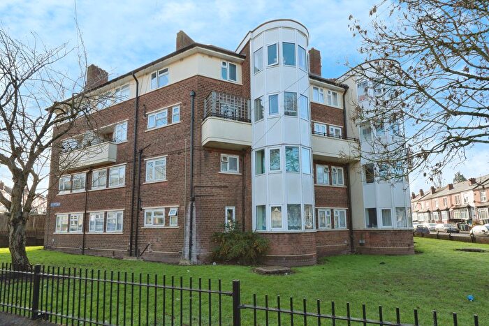 3 Bedroom Maisonette For Sale In Gladys Road, Smethwick, B67