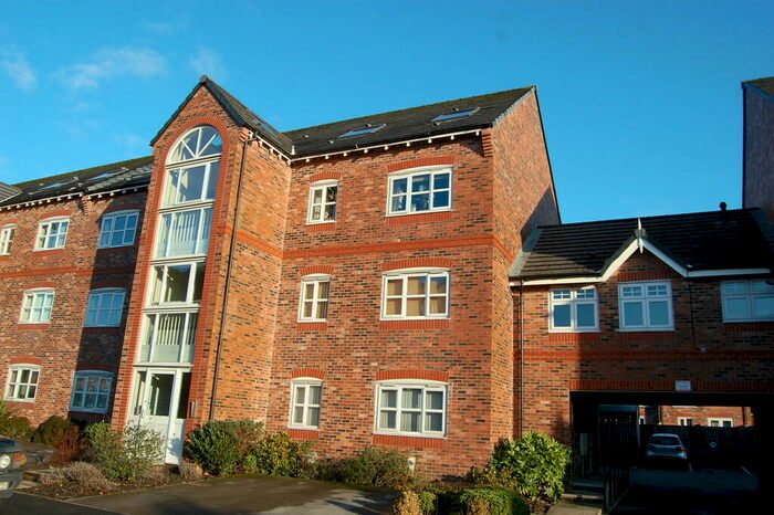 2 Bedroom Apartment To Rent In Danecroft Little Lever Bolton Lancashire, BL3