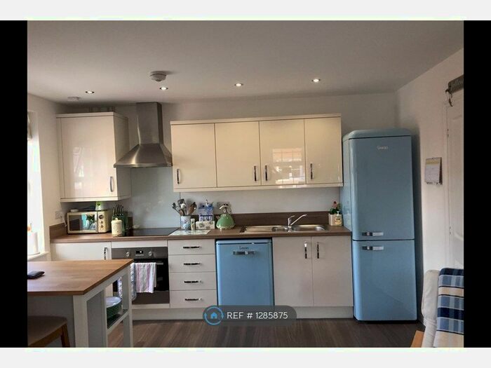 2 Bedroom Flat To Rent In Staldon Court, Swindon SN1