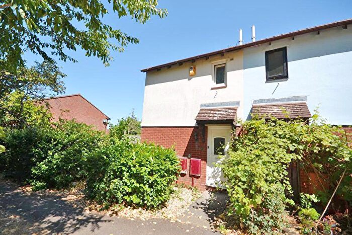 2 Bedroom Cluster House To Rent In Challacombe, Furzton, Milton Keynes, Buckinghamshire, MK4