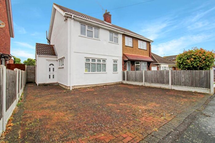 3 Bedroom Semi-Detached House For Sale In New Century Road, Basildon, SS15