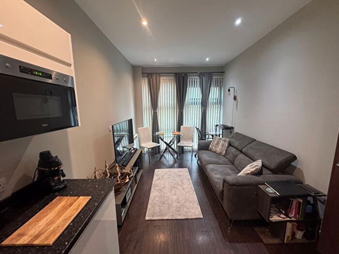 1 Bedroom Flat To Rent In Bath Road, Harlington, Hayes, UB3