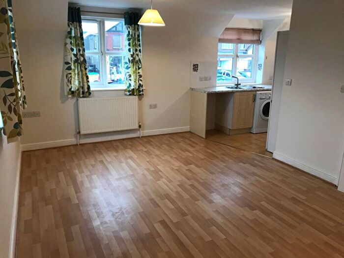 2 Bedroom Apartment To Rent In High Street, Bovingdon, HP3