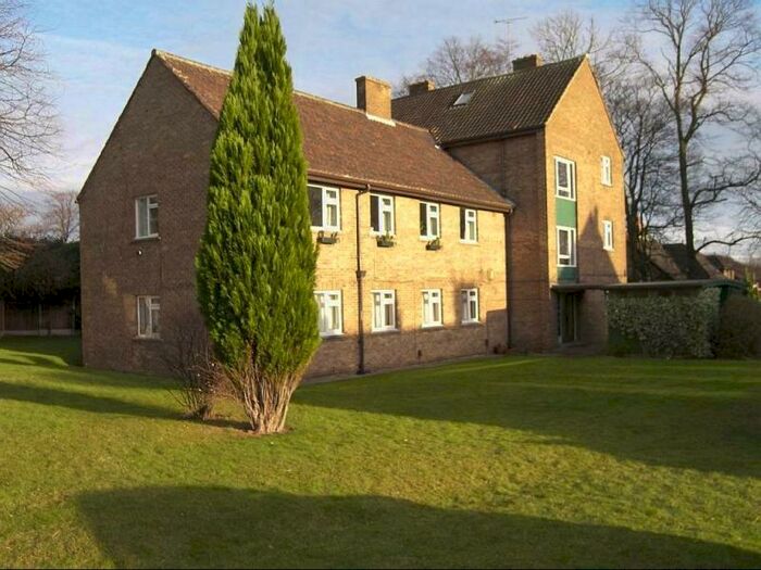 3 Bedroom Apartment To Rent In Oakwood Court, Leeds, West Yorkshire, LS8