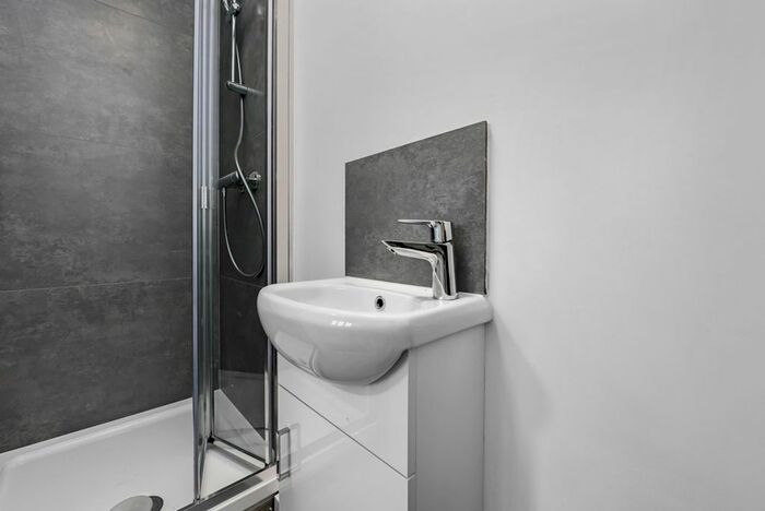 2 Bedroom Flat To Rent In Luton Road, Harnam Court, ME4