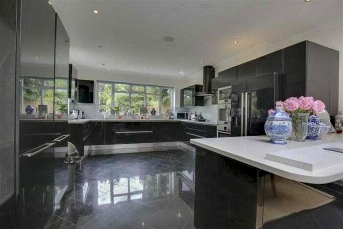6 Bedroom Detached House To Rent In Chandos Avenue, Whetstone N20