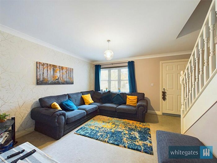 3 Bedroom Town House For Sale In Frogmoor Avenue, Bradford, West Yorkshire, BD12