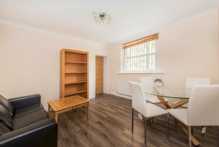 2 Bedroom Flat To Rent In Grove Crescent, Kingston Upon Thames, KT1