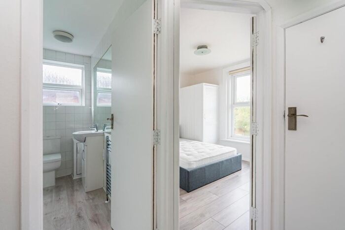1 Bedroom Flat To Rent In Thornbury Avenue, Southampton, SO15