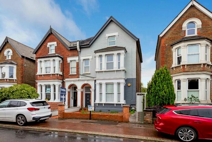 2 Bedroom Flat To Rent In Park Avenue, London, N22